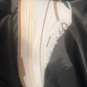 Reebok snickers